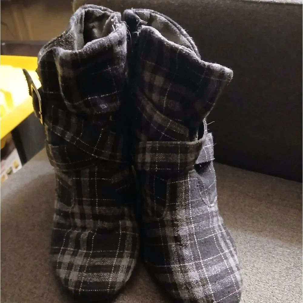 Diba Plaid Fabric Ankle Boots Womens Size 7.5